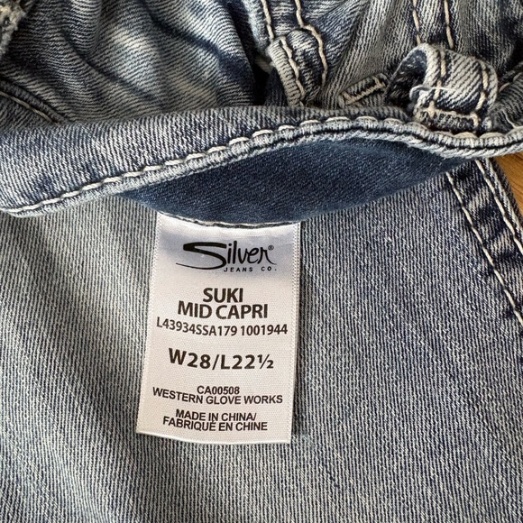 Silver Jeans Light Blue capri Women's Jeans - Picture 2 of 2